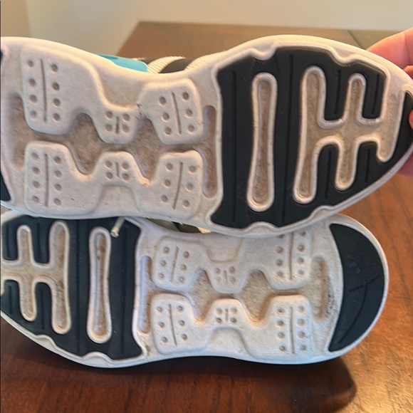 Adidas Sneakers with Blue and Pink Highlights - Picture 6 of 11